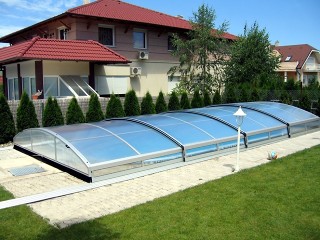 Nižší zastřešení bazénu Imperia NEO ve stříbrném provedení Nižší zastřešení bazénu Imperia NEO ve stříbrném provedení