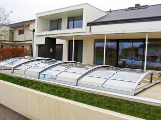 Stříbrná barva profilů konstrukce bazénového zastřešení IMPERIA NEO™ light Stříbrná barva profilů konstrukce bazénového zastřešení IMPERIA NEO™ light