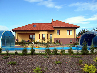 Vysoký kryt na bazén LAGUNA NEO™ od Alukov a.s.