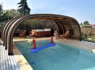 Zastřešení bazénu LAGUNA NEO™ zvýší užitnou hodnotu Vašeho bazénu