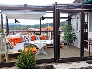 Zastřešení bazénů od Alukovu má mnoho využití, například jako zastřešení balkónu