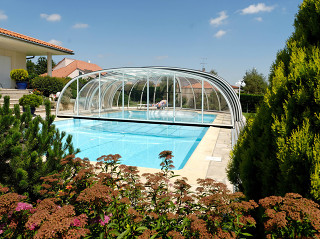 Zastřešení bazénu OLYMPIC™ z rodiny vysokých zastřešení od Alukov a.s. Zastřešení bazénu OLYMPIC™ z rodiny vysokých zastřešení od Alukov a.s.