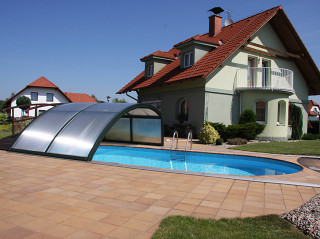 Nižší model bazénového zastřešení RAVENA od Alukov a.s.