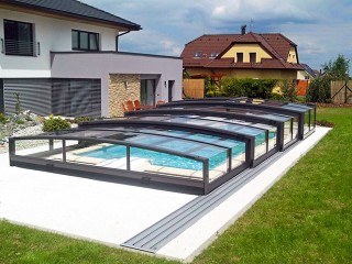 Zastřešení bazénu Viva od Alukovu je moderní a praktický doplněk pro každou zahradu Zastřešení bazénu Viva od Alukovu je moderní a praktický doplněk pro každou zahradu