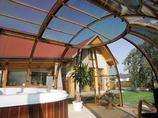 Zastřešením vířivky SPA SUNHOUSE® využijete prostor kolem vířivé vany