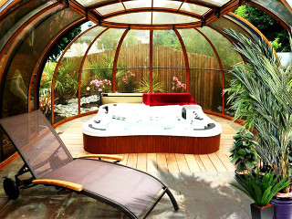 Vířivá vana zakrytá zastřešení SPA SUNHOUSE®