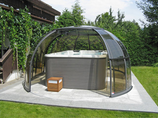 Menší provedení zastřešení vířivé vany SPA SUNHOUSE®