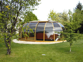Posuvné zastřešení vířivky SPA SUNHOUSE® v barvě imitace dřeva